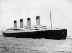 Titanic Minute by Minute book